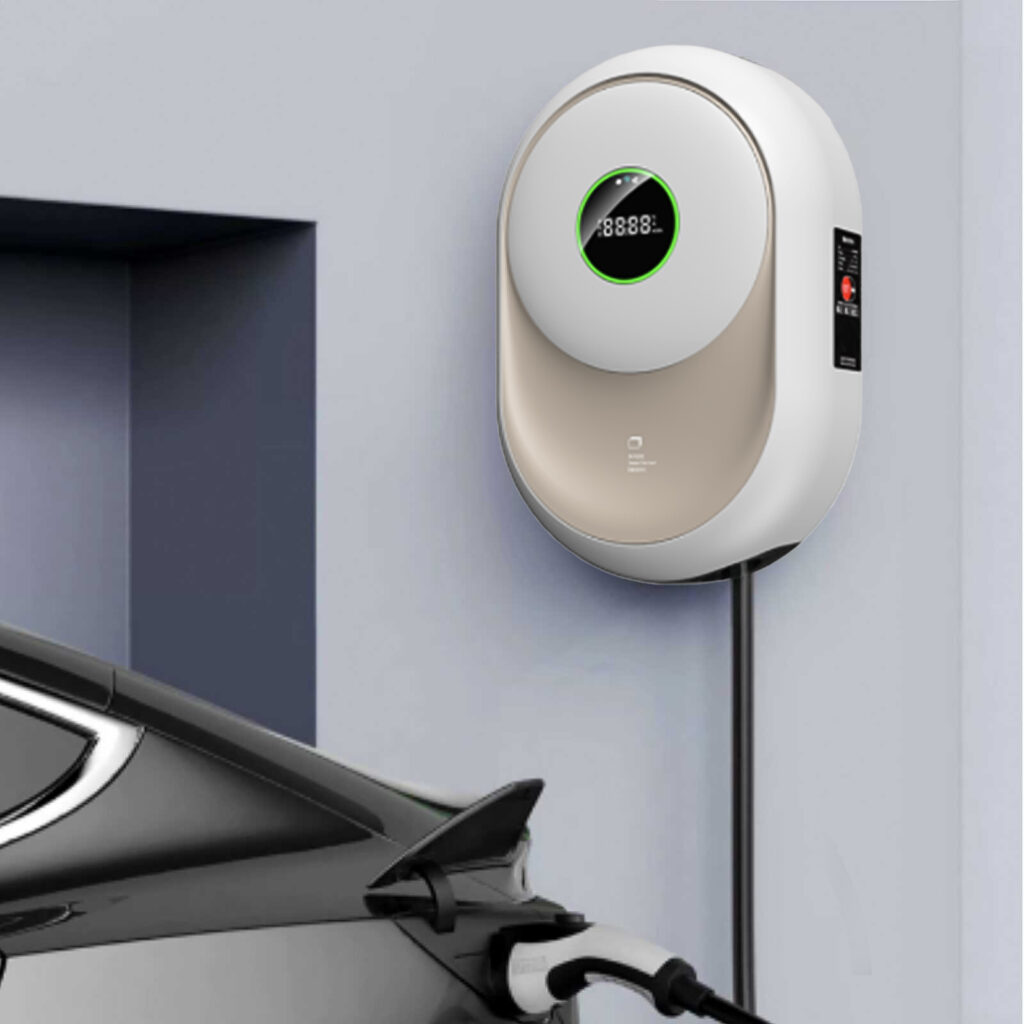 зарядная станция Z-Charge PRO на стене с авто