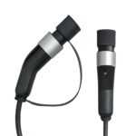 зарядный пистолет tesla у зарядки Q20, вид сбоку и сверху