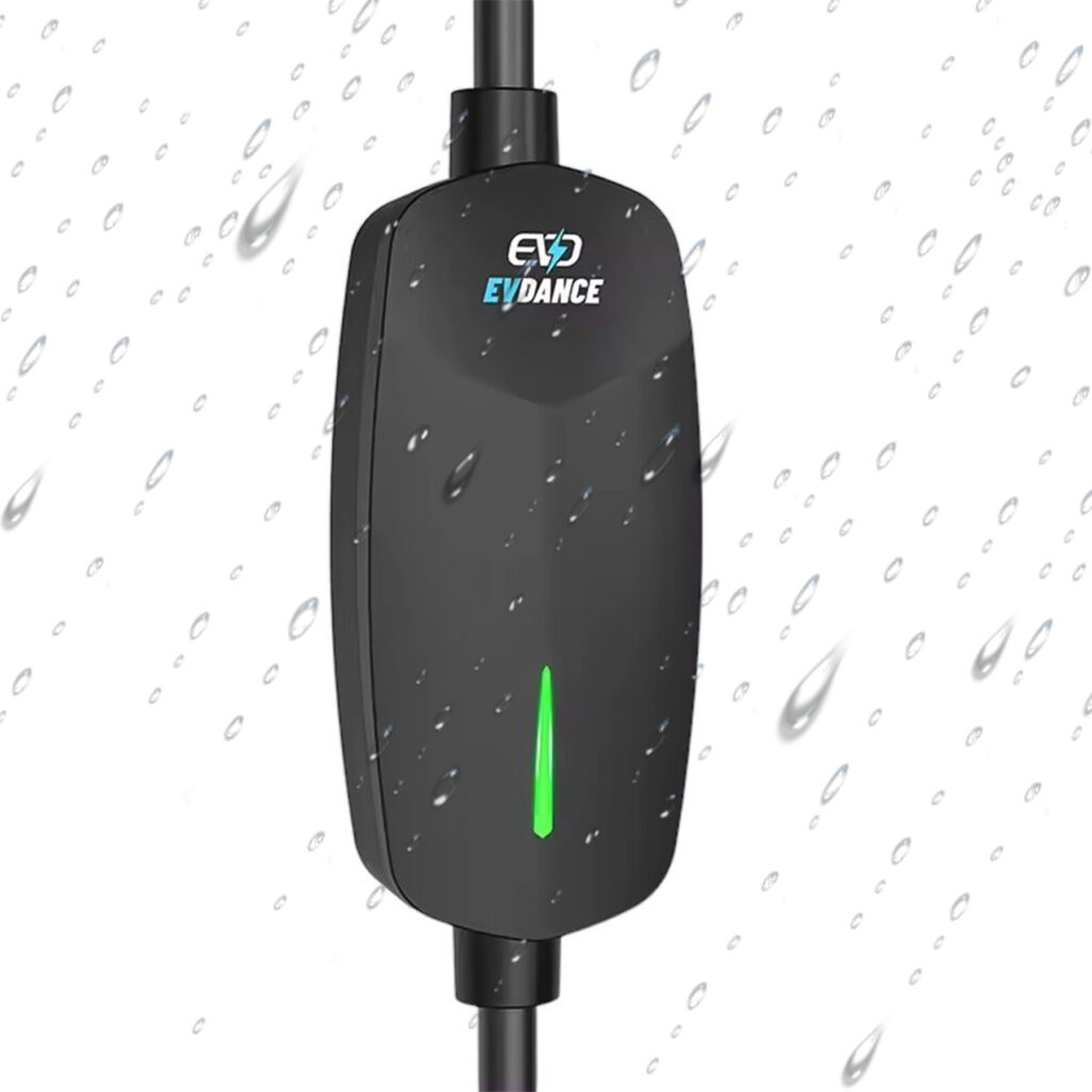 пылевлагозащита ip66 у зарядки EVDance Tesla 16A, возможность зарядки под дождем